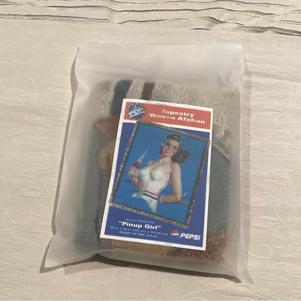 🔵 Vintage & NEW - Pepsi “Pinup Girl” Throw Blanket Afghan - Dated 2000 Last One - Picture 8 of 11